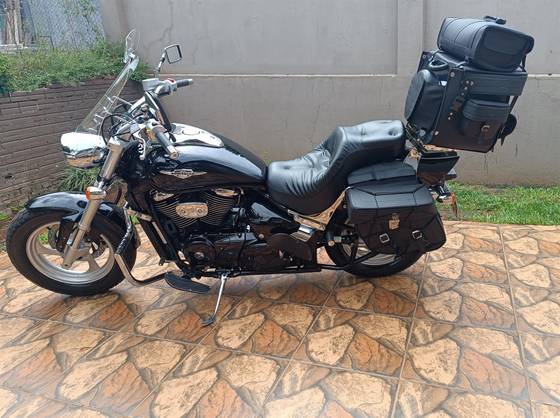 SUZUKI BOULEVARD M800 